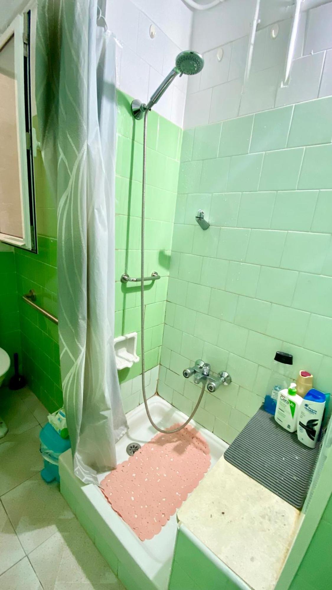 Habitacion Barato En Piso Familiar Compartido El Centro De La Ciudad Cerca De La Estacion De Autobuses Tarragona Dış mekan fotoğraf